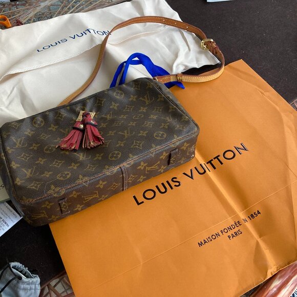 AUTHENTIC LOUIS VUITTON CROSSBODY REFURBISHED 80S BAG Pouch & Dustbag & Shopper - Picture 2 of 16